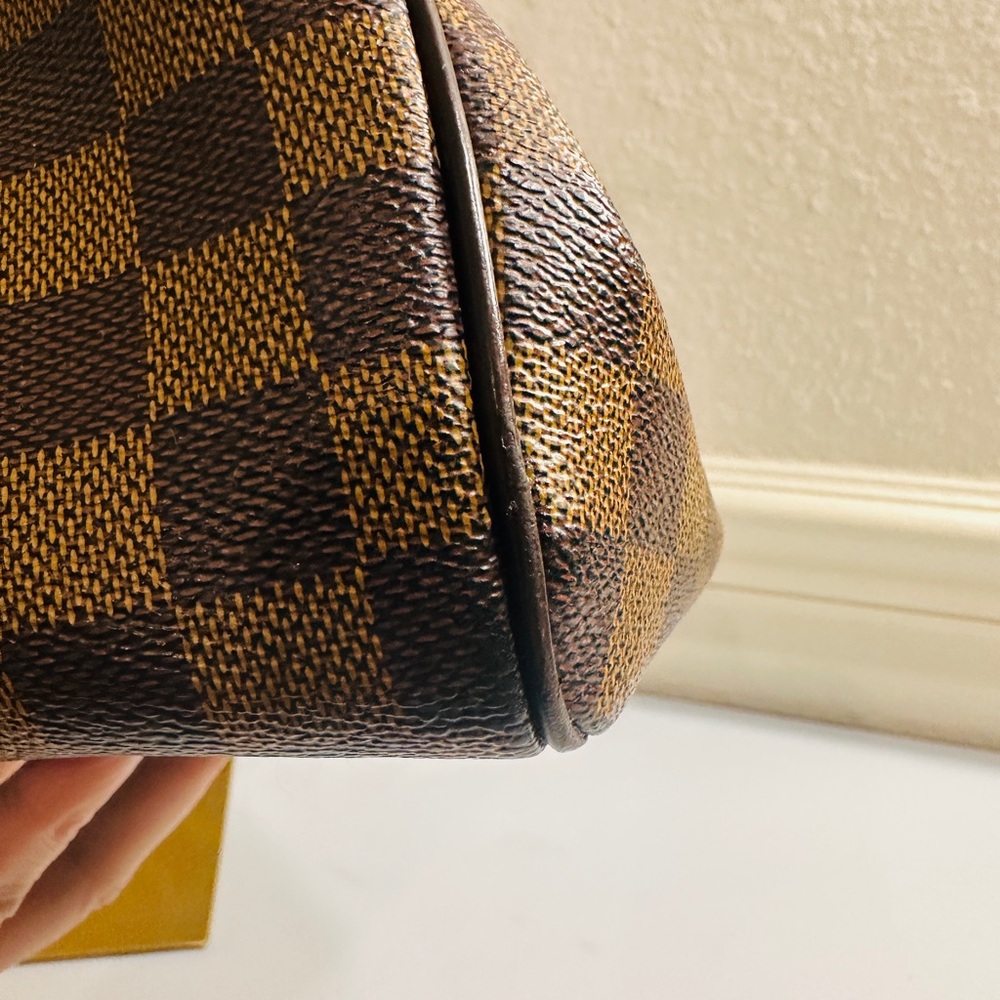 LOUIS VUITTON Trevi PM. Damier ebene shoulder bag with COA and dustbag. - Picture 10 of 17